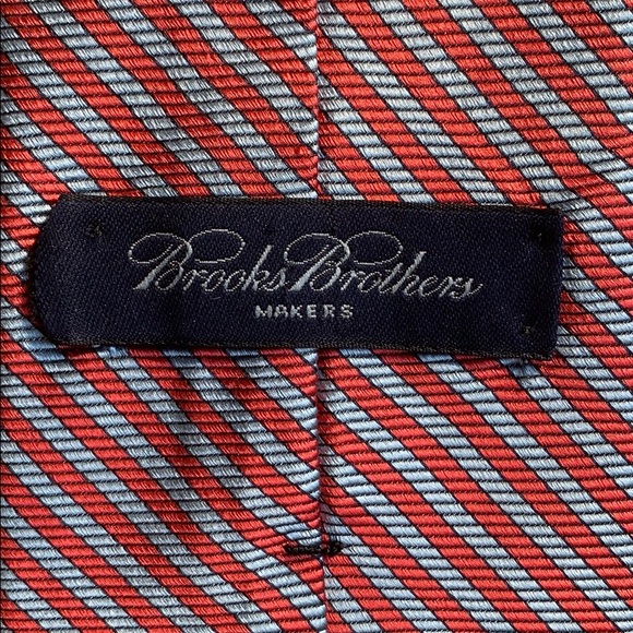 Brooks Brother’s Makers Salmon/Blue Necktie - Picture 2 of 4
